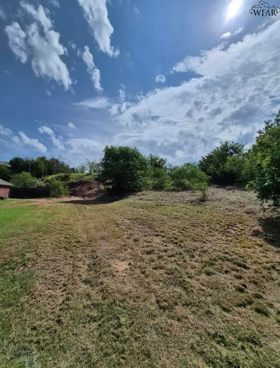 4218 CANYON TRAILS DRIVE, Wichita Falls, TX 76309 - Image #2
