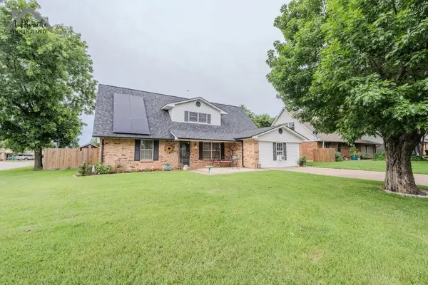 701 W COLEMAN ROAD, Iowa Park, TX 76367