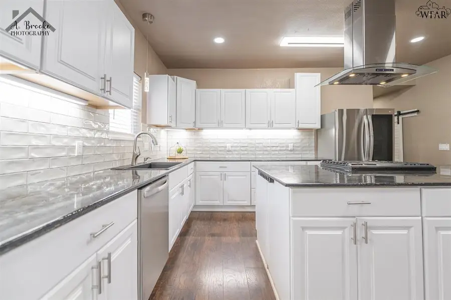 304 E SPRING STREET, Henrietta, TX 76365 - Image #3