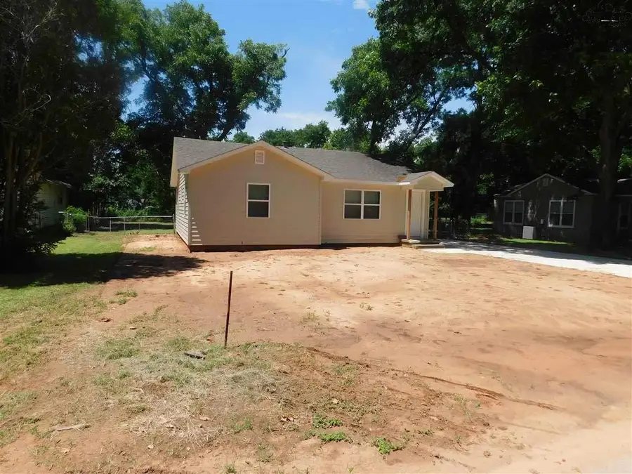 526 ROSEWOOD AVENUE, Burkburnett, TX 76354-2771 - Image #3