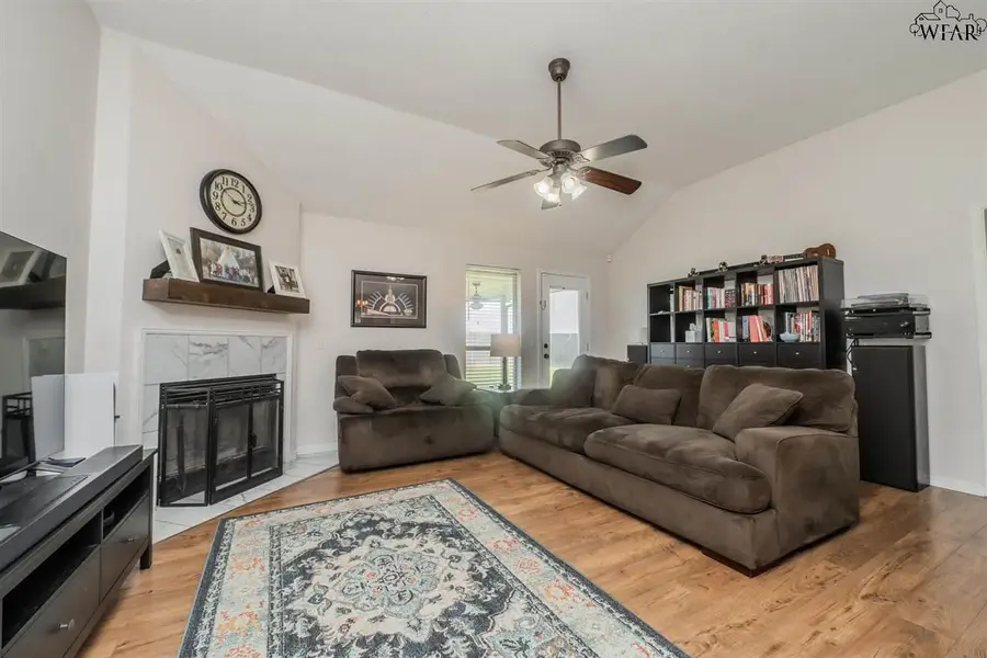 125 STONEBRIDGE STREET, Burkburnett, TX 76354 - Image #3