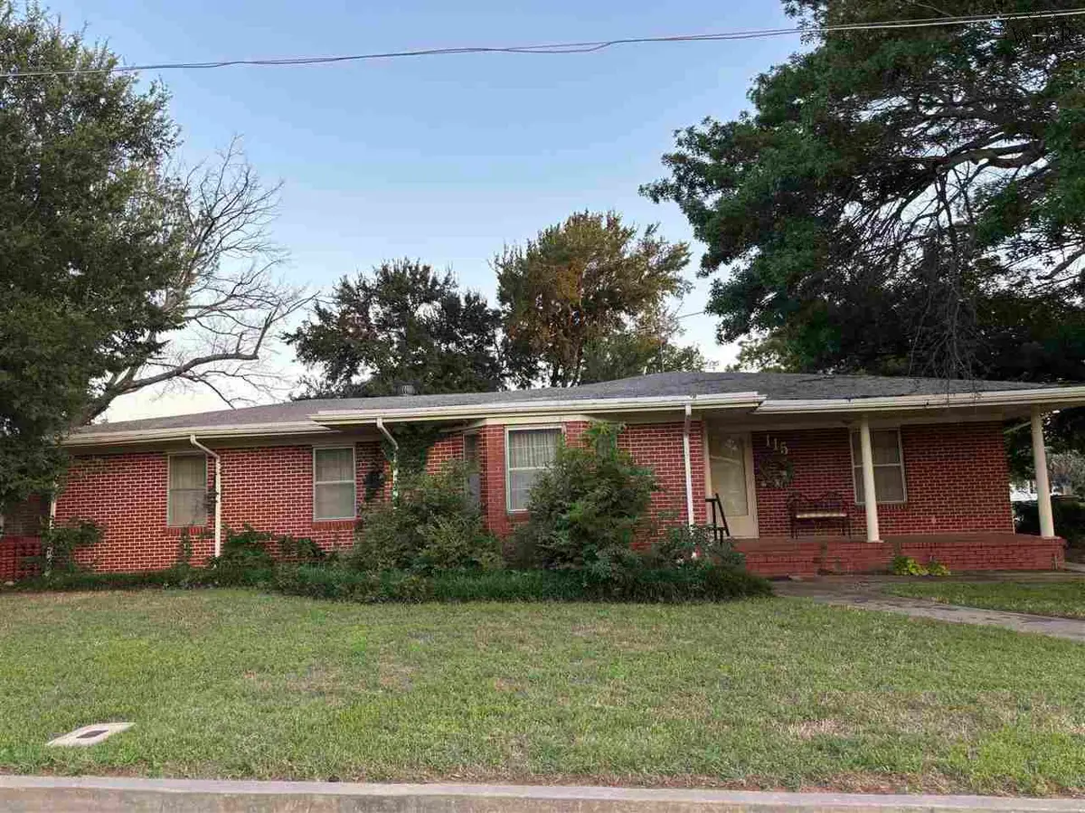 115 W COMMERCE STREET, Henrietta, TX 76365 - Image #1