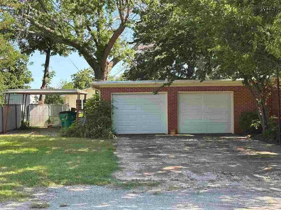 115 W COMMERCE STREET, Henrietta, TX 76365 - Image #3