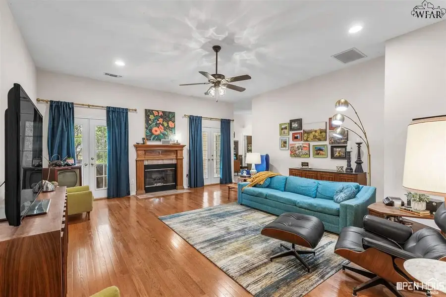 423 W CHERRY STREET, Archer City, TX 76351 - Image #2