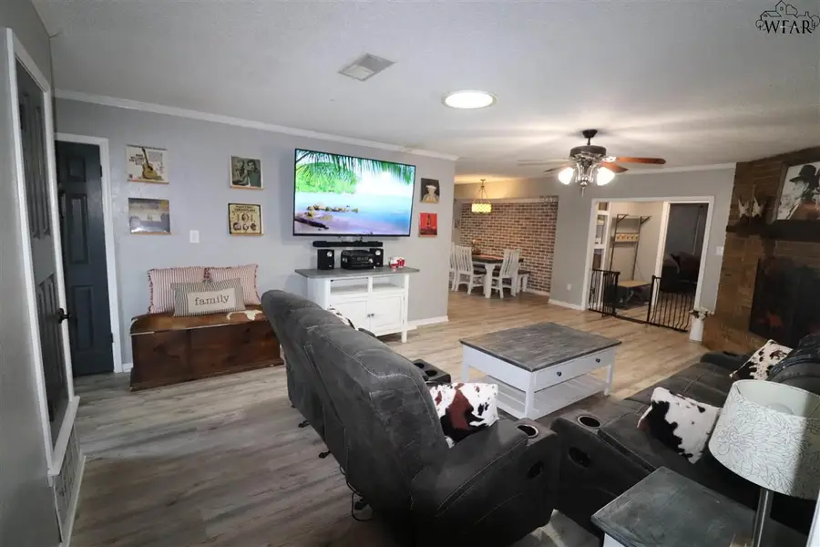 104 N GREENWAY, Henrietta, TX 76365 - Image #3