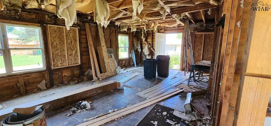 800 S WAGGONER STREET, Electra, TX 76360 - Image #3