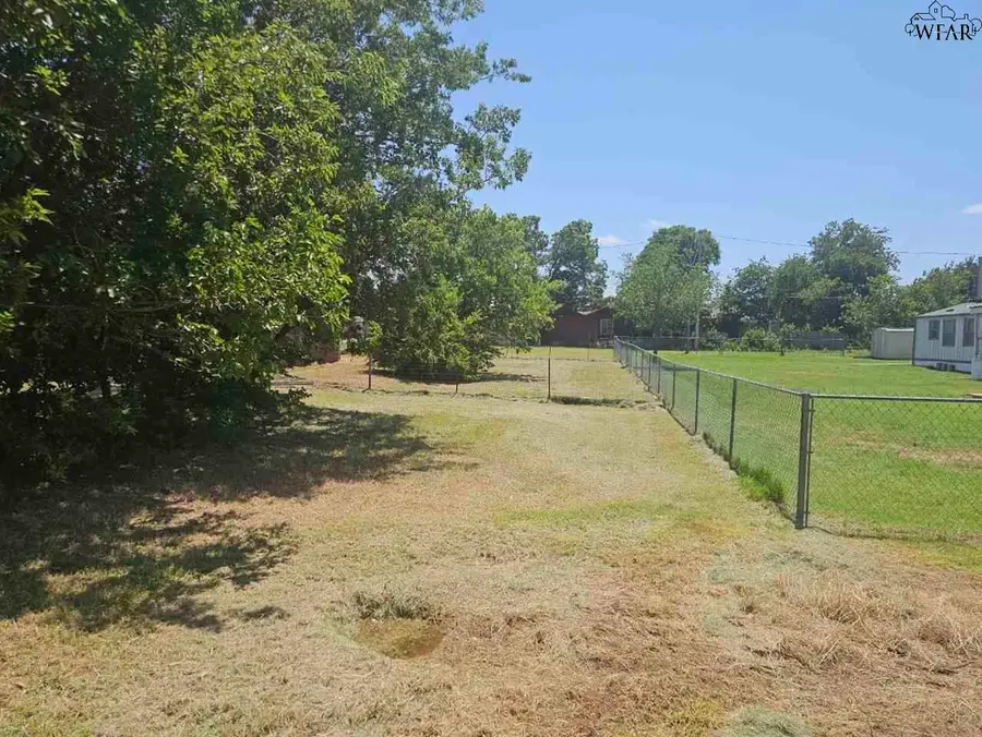 200 W WASHINGTON AVENUE, Electra, TX 76360 - Image #2