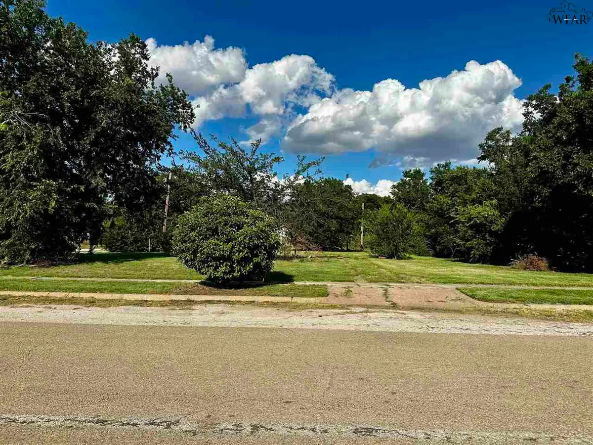 410 N EAST STREET, Seymour, TX 76380 - #1