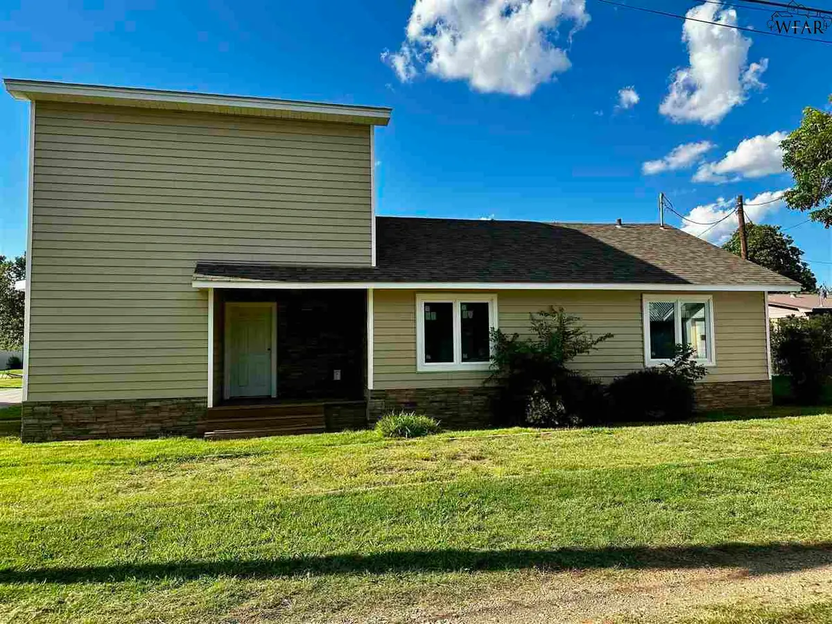 106 N DONALD STREET, Seymour, TX 76380 - Image #1