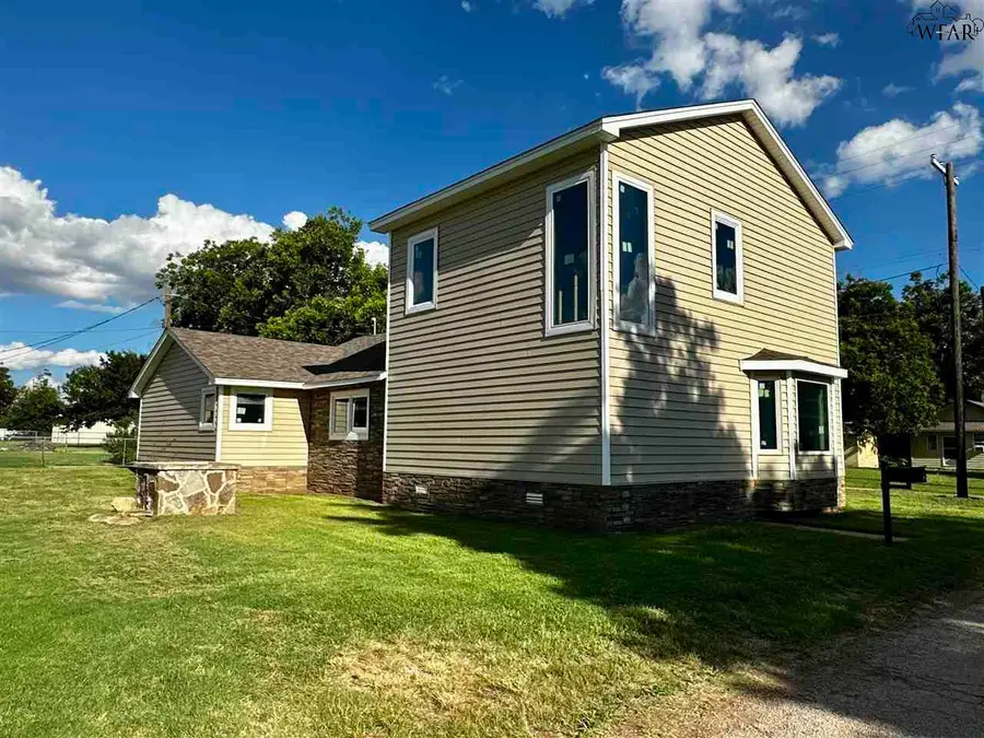 106 N DONALD STREET, Seymour, TX 76380 - Image #3