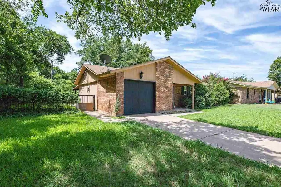 239 LOCH LOMOND DRIVE, Wichita Falls, TX 76302 - Image #2