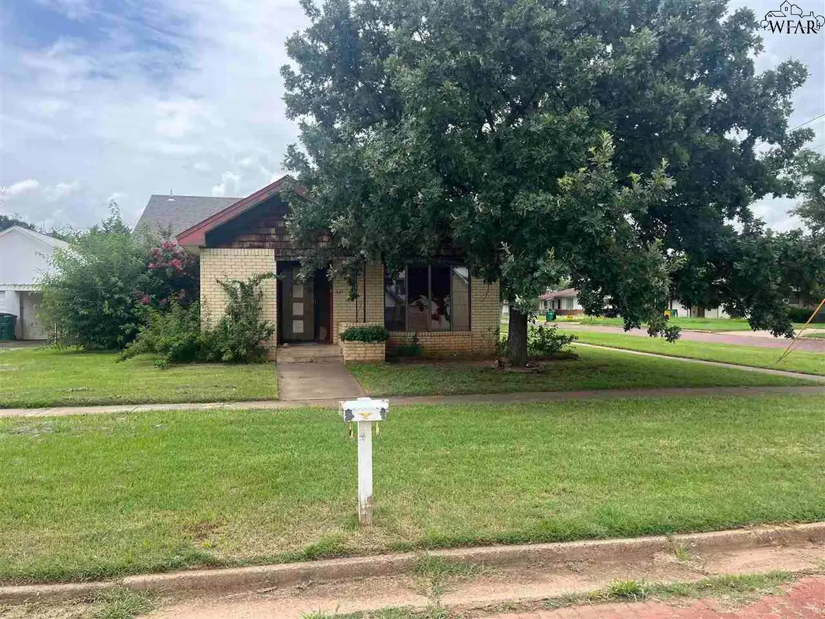 421 N WICHITA, Electra, TX 76360 - Image #1