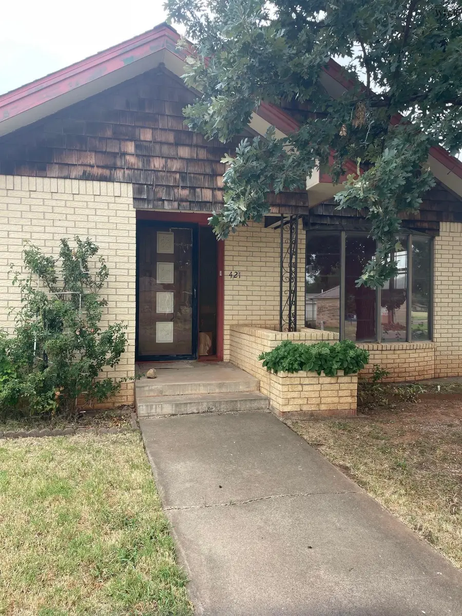 421 N WICHITA, Electra, TX 76360 - Image #2