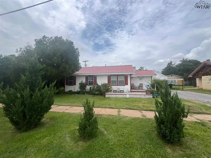 419 N WICHITA, Electra, TX 76360 - Image #2