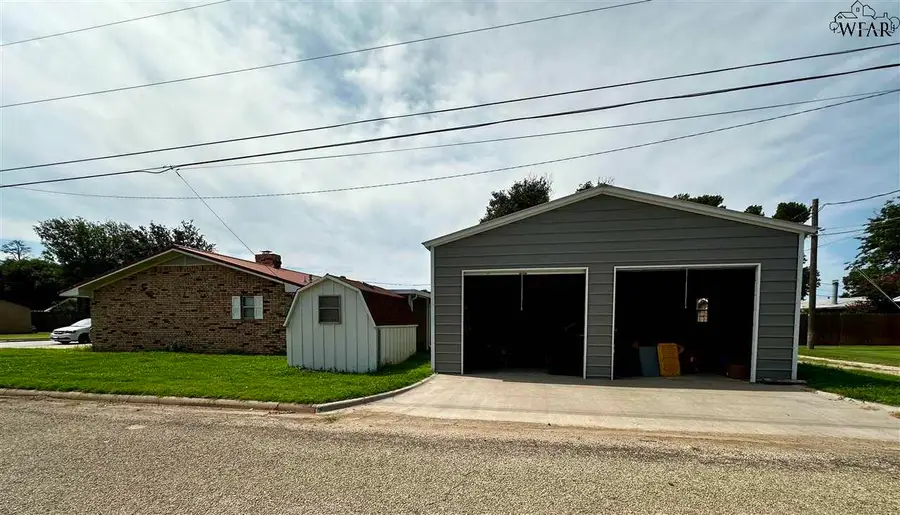 1209 N PARK STREET, Seymour, TX 76380 - #3