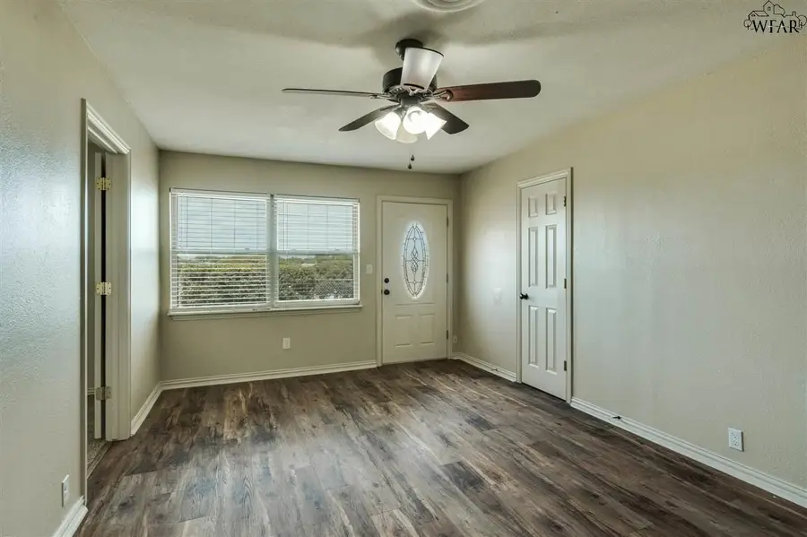 1704 CENTRAL FREEWAY, Wichita Falls, TX 76306 - Image #3