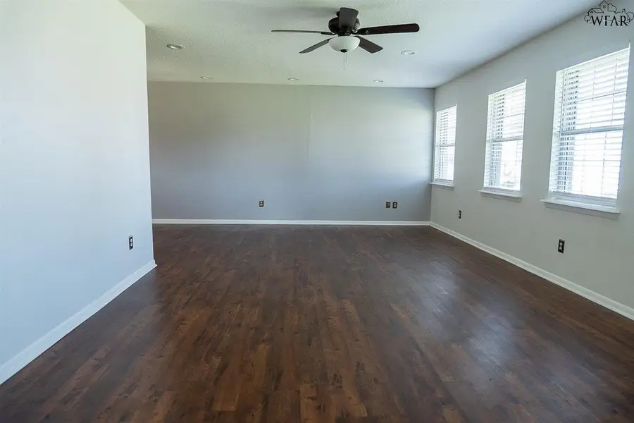 1009 PAWHUSKA LANE, Burkburnett, TX 76354 - Image #3