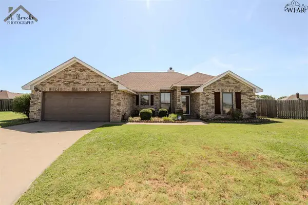 106 CHAPMAN CIRCLE, Burkburnett, TX 76354