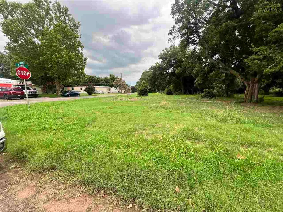 507 N AVENUE F, Burkburnett, TX 76354 - Image #3