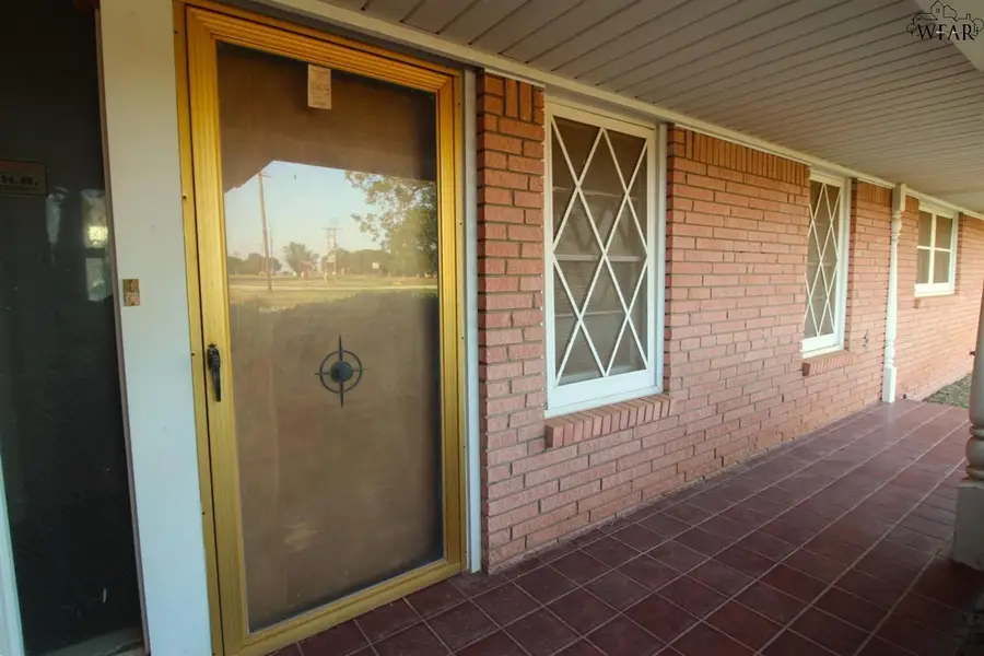 101 W ANDERSON AVENUE, Electra, TX 76360 - Image #3