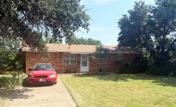 200 LOCH LOMOND DRIVE, Wichita Falls, TX 76302