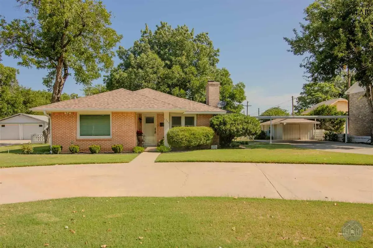 2304 PARADISE STREET, Vernon, TX 76384 - Image #1