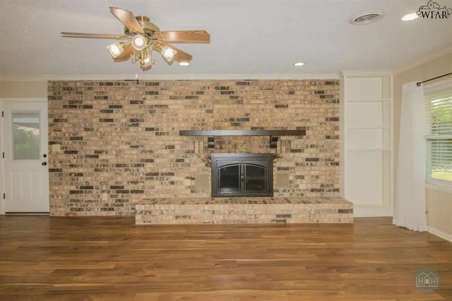 2304 PARADISE STREET, Vernon, TX 76384 - Image #3