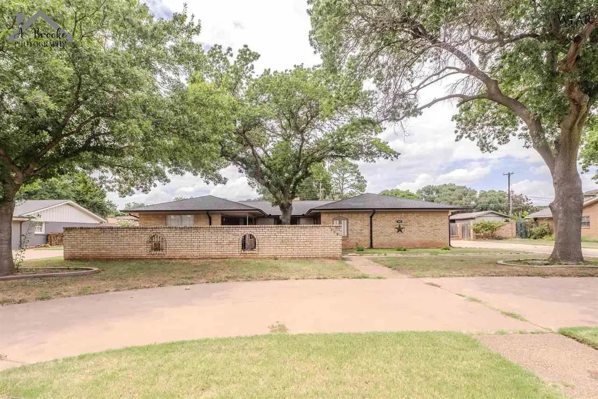 902 KIOWA DRIVE, Burkburnett, TX 76354 - Image #1