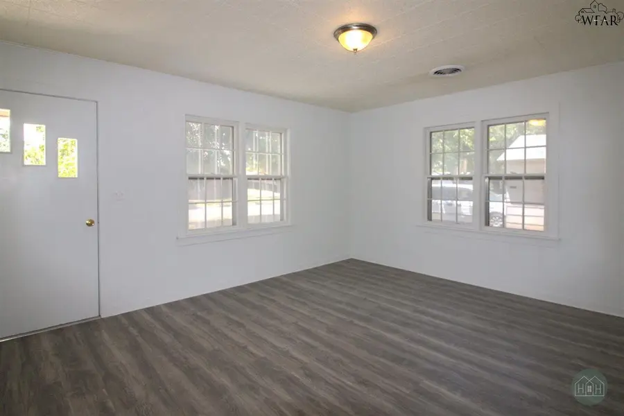 2518 GORDON STREET, Vernon, TX 76384 - Image #3