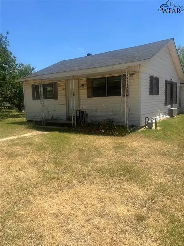 905 E RUBY AVENUE, Iowa Park, TX 76367-000