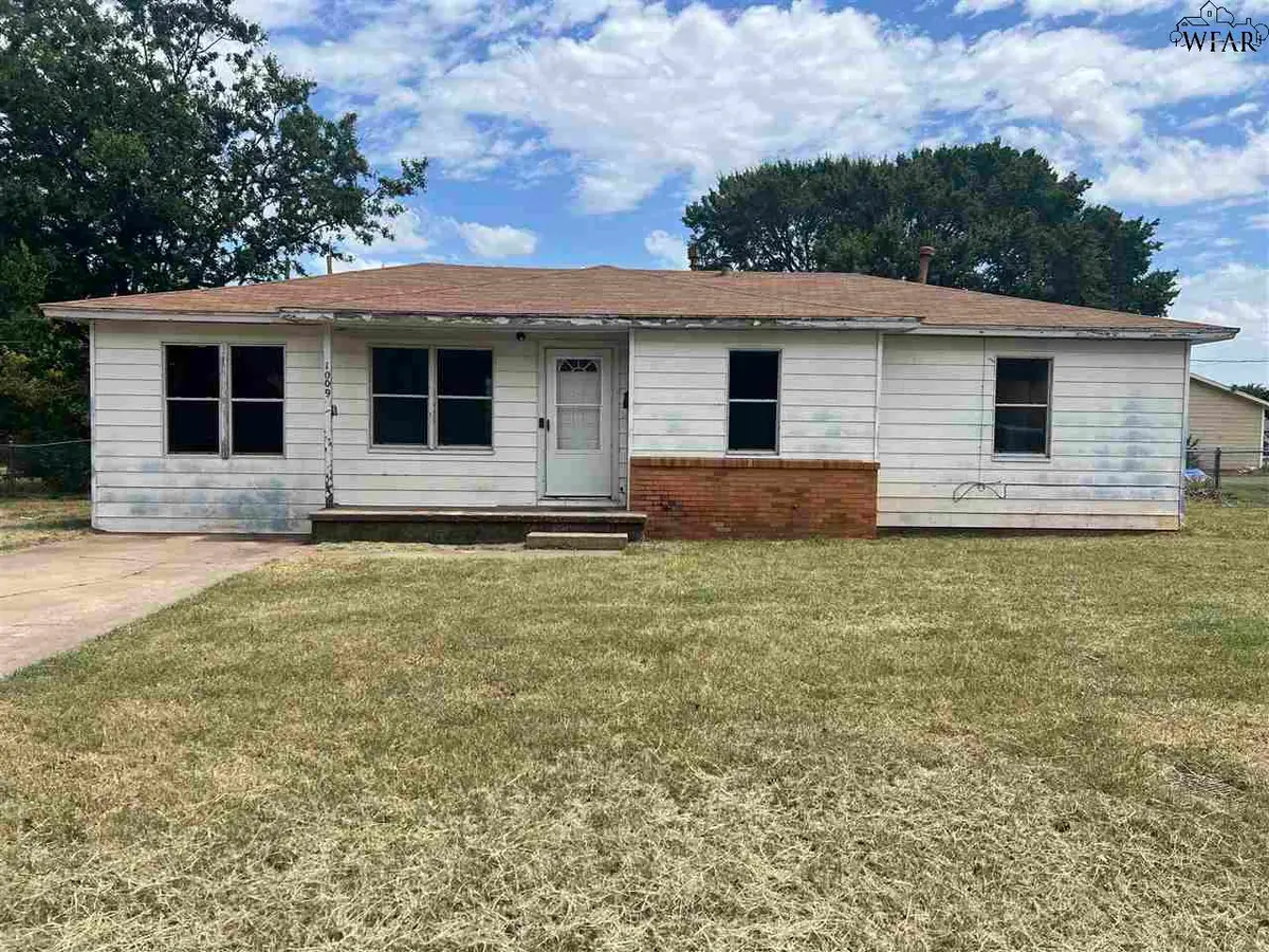 1009 ROSEBUD STREET, Burkburnett, TX 76354 - Image #1