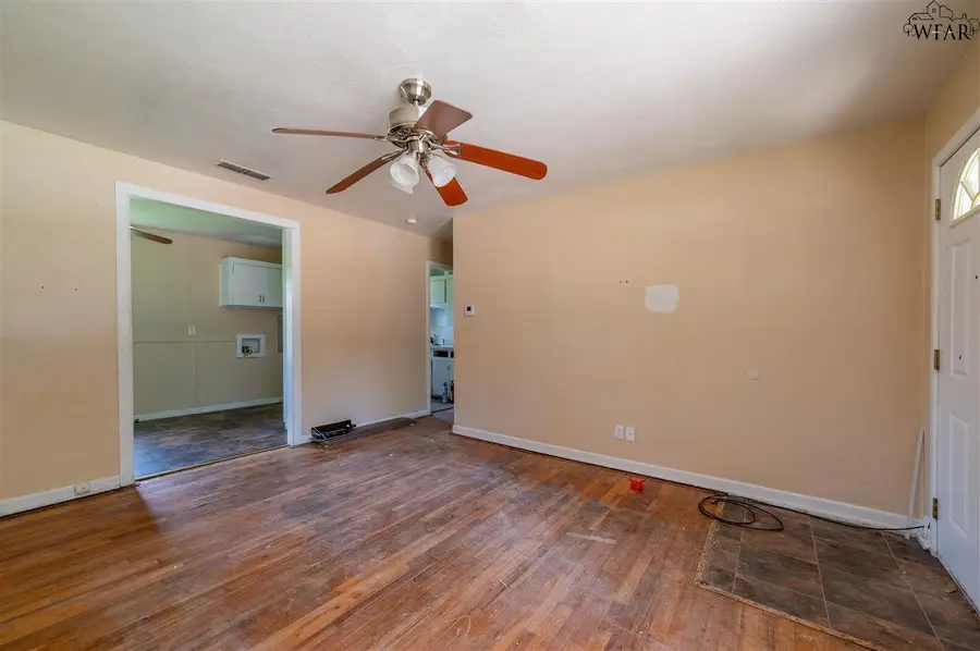 1009 ROSEBUD STREET, Burkburnett, TX 76354 - Image #3