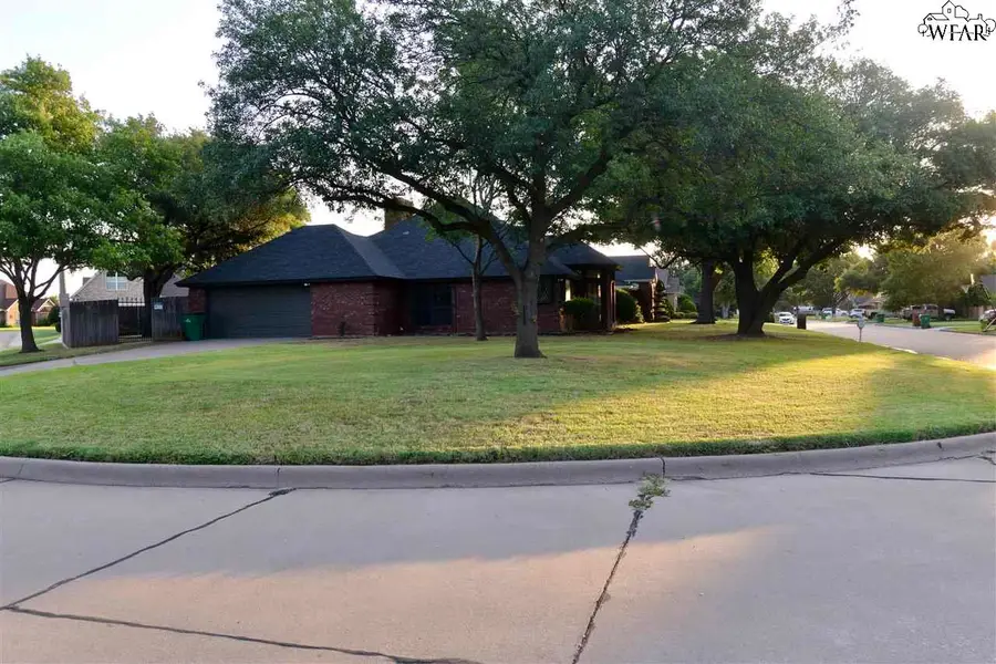 826 ARAPAHO DRIVE, Burkburnett, TX 76354-2932 - Image #2