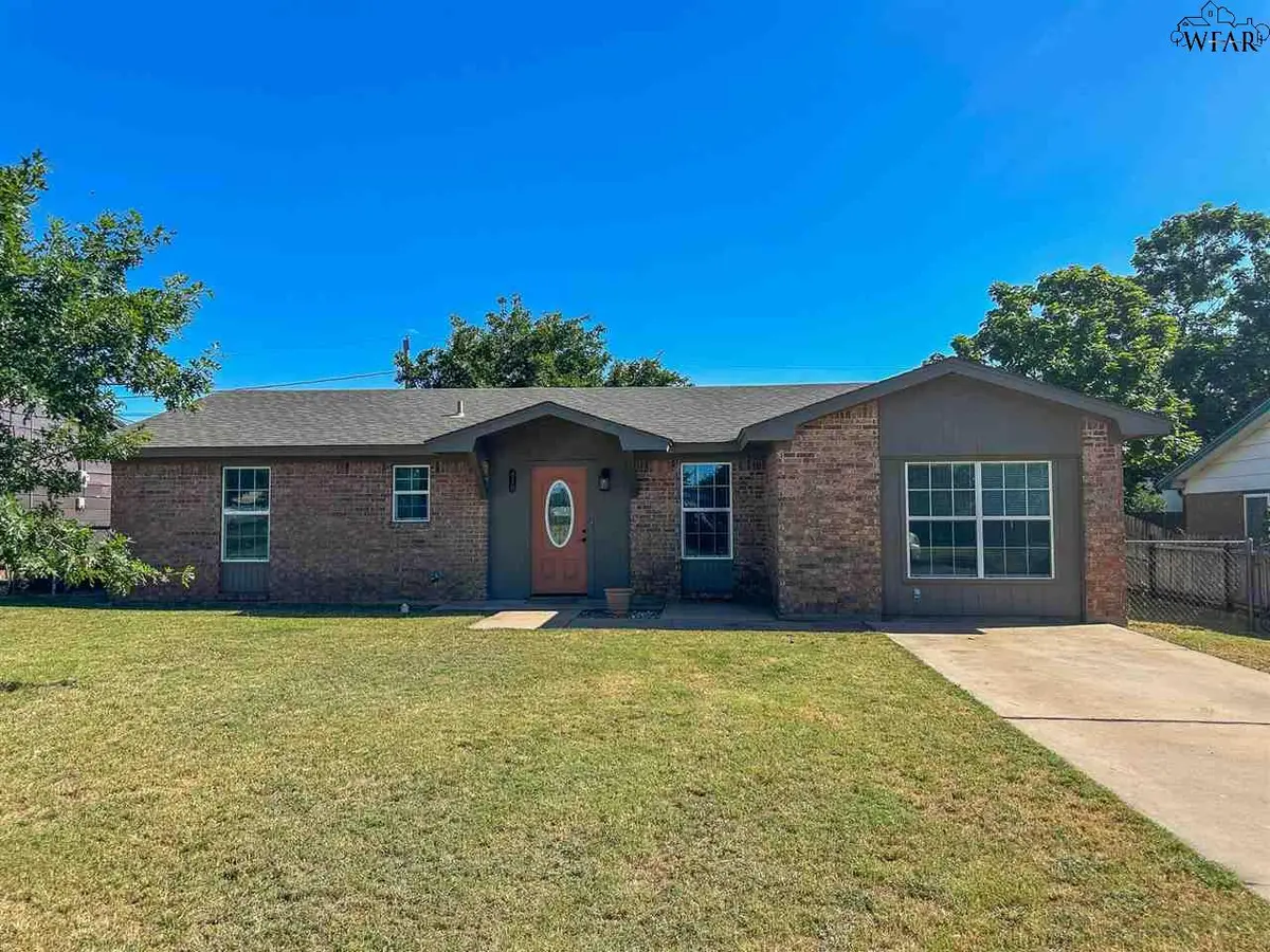 418 W MESQUITE STREET, Archer City, TX 76351 - Image #1