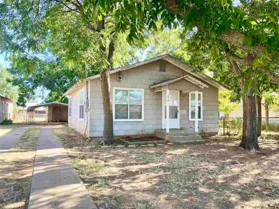 414 W PLUM STREET, Archer City, TX 76351 - Image #2