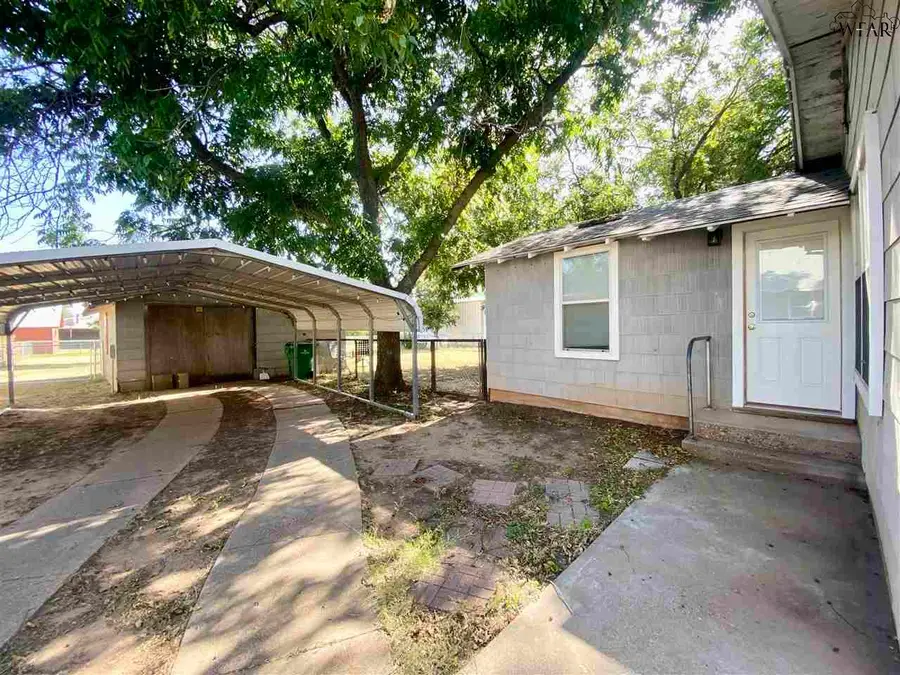 414 W PLUM STREET, Archer City, TX 76351 - Image #3