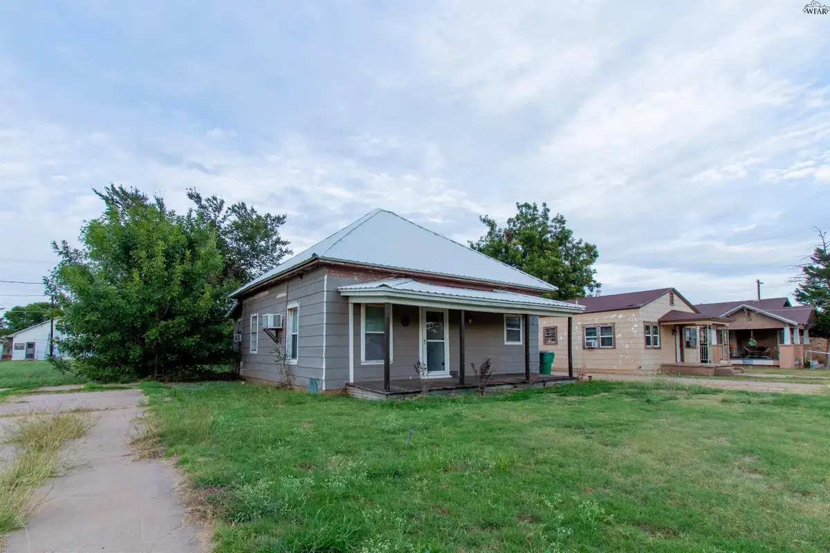 313 W GARRISON AVENUE, Electra, TX 76360 - Image #1
