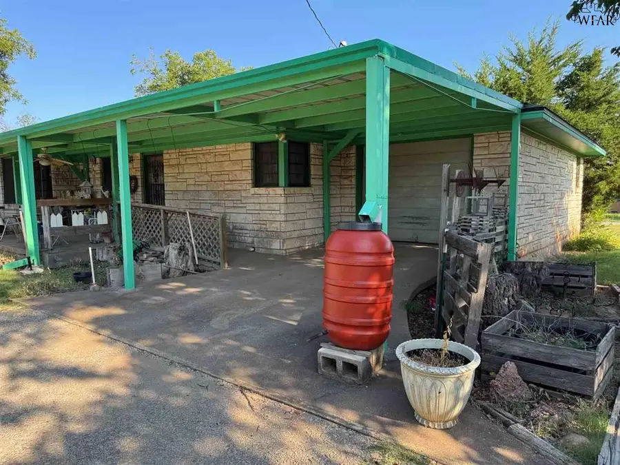 1012 W CUSTER STREET, Seymour, TX 76380 - #2