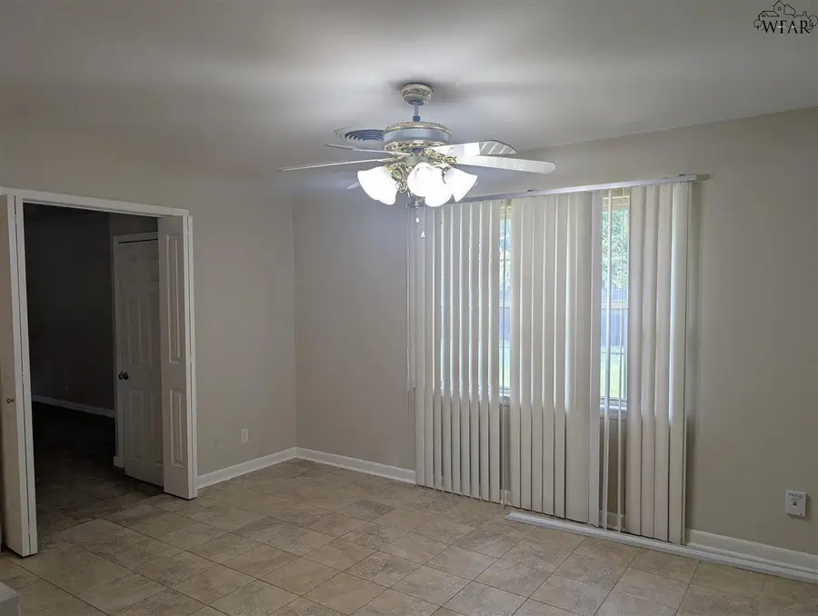 1522 GLENDALE DRIVE, Wichita Falls, TX 76302-2927 - Image #3