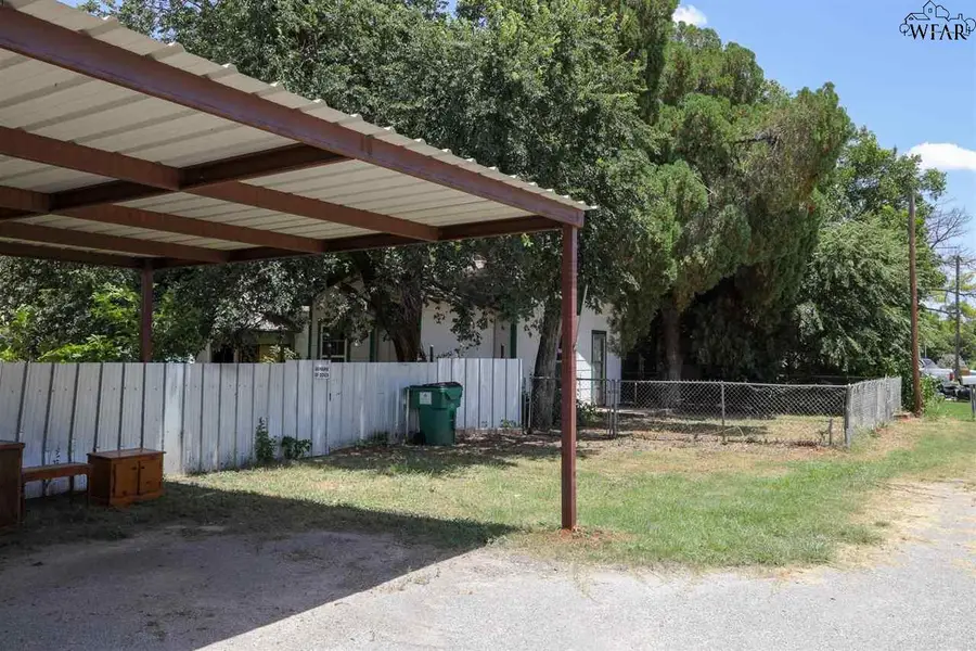 302 W RUBY AVENUE, Iowa Park, TX 76367 - Image #2