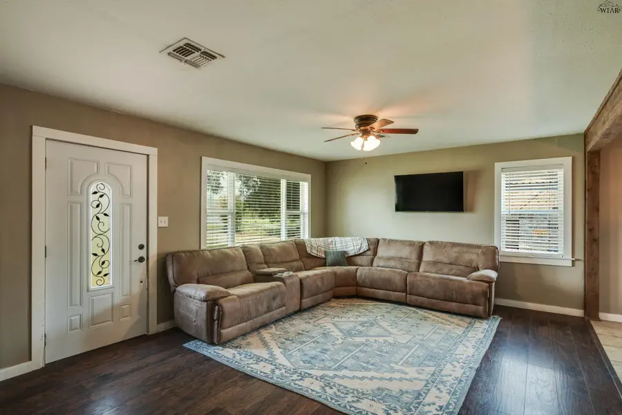 1535 HUNTINGTON LANE, Pleasant Valley, TX 76305 - Image #3