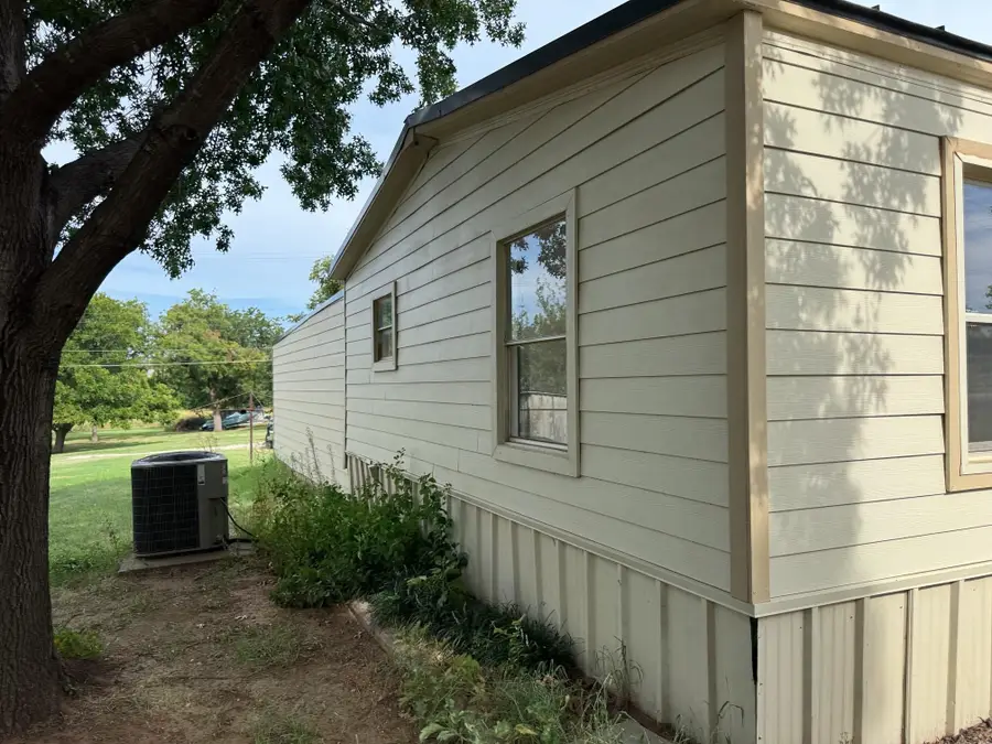 608 N BROWNING STREET, Seymour, TX 76380 - Image #2