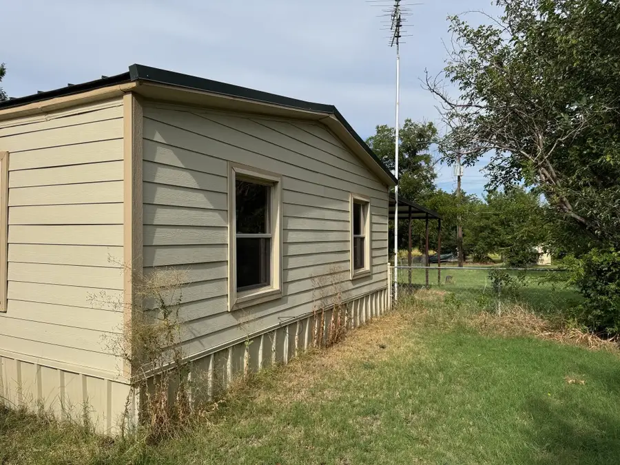 608 N BROWNING STREET, Seymour, TX 76380 - Image #3