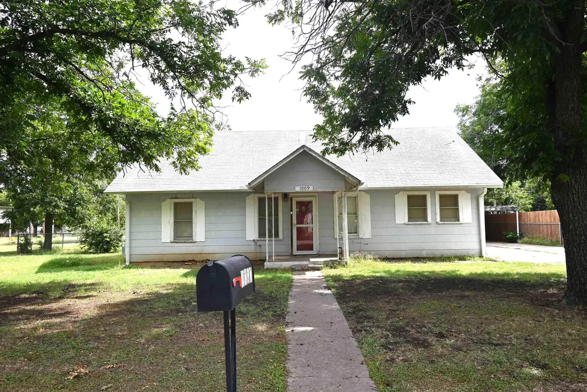 1009 W OAK STREET, Olney, TX 76374 - Image #1