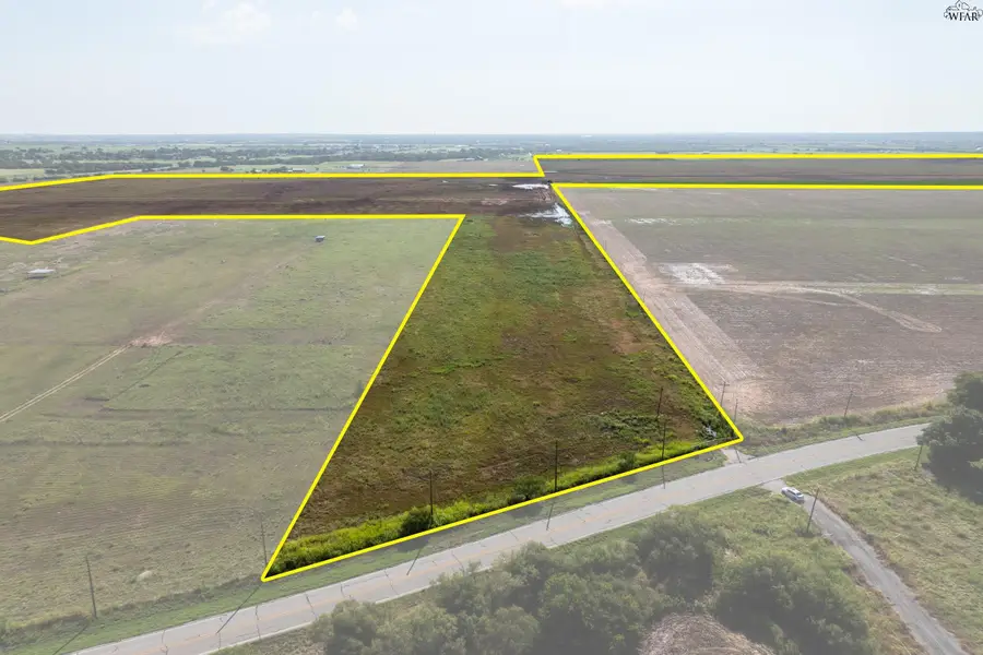 1125 S BELL ROAD, Iowa Park, TX 76366 - Image #2