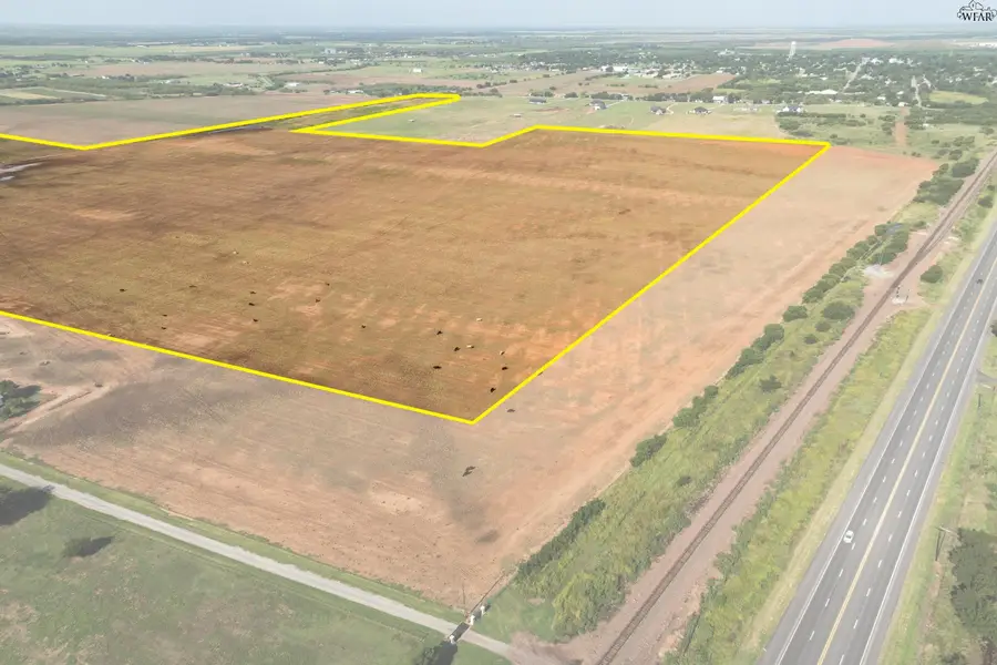 1125 S BELL ROAD, Iowa Park, TX 76366 - Image #3