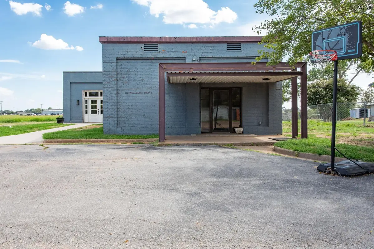 111 W WILLIAMS DRIVE, Burkburnett, TX 76354 - Image #1