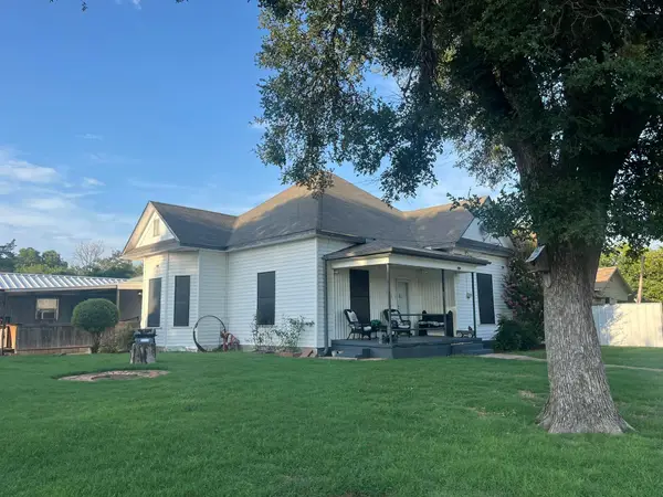 502 E SPRING STREET, Henrietta, TX 76365