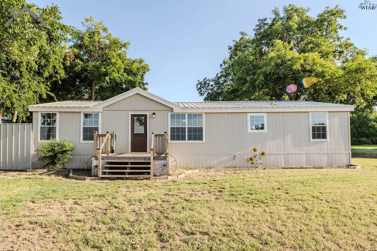 801 E WASHINGTON AVENUE, Iowa Park, TX 76367 - Image #1