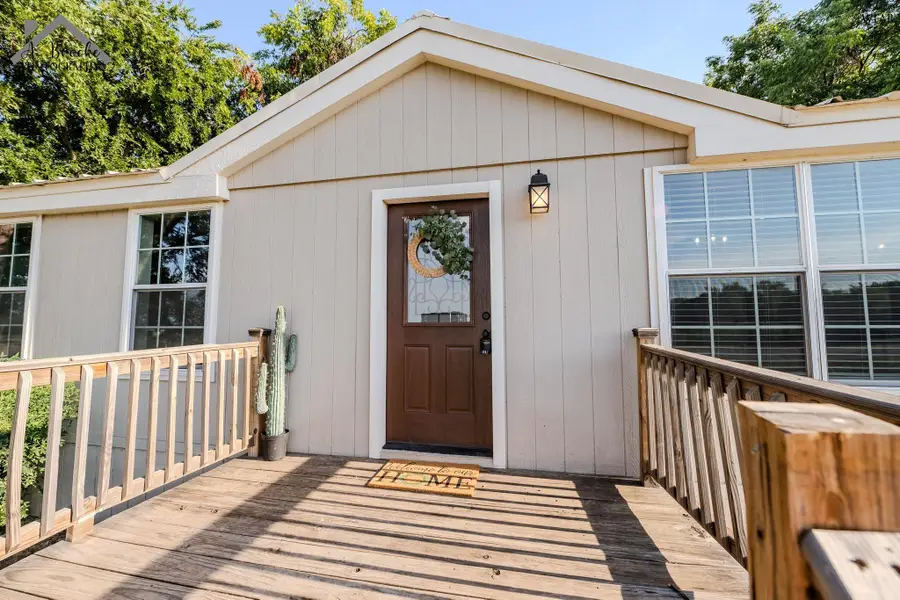 801 E WASHINGTON AVENUE, Iowa Park, TX 76367 - Image #3